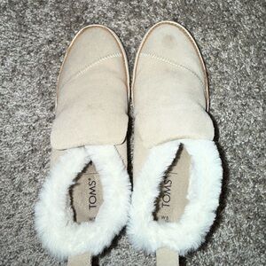 TOMS Women's Tan Fur-Lined Slippers